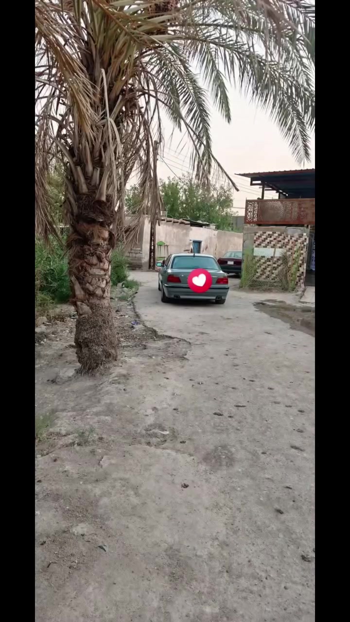 السلام عليكم
شباب اخوكم موضف وعدي هاي السيارتين اريد ابيع وحده  الباخره جانت واكفه ما مشتغله عله وضع الشركه شرط ريحة الشركه موجوده والخفاش 740 باب طويل باسمي سنويه جديده باب طويل جنطه شفط محدث 2000 جاهزه ونضيفه 
الشراي يتصل وبخدمته ***********
