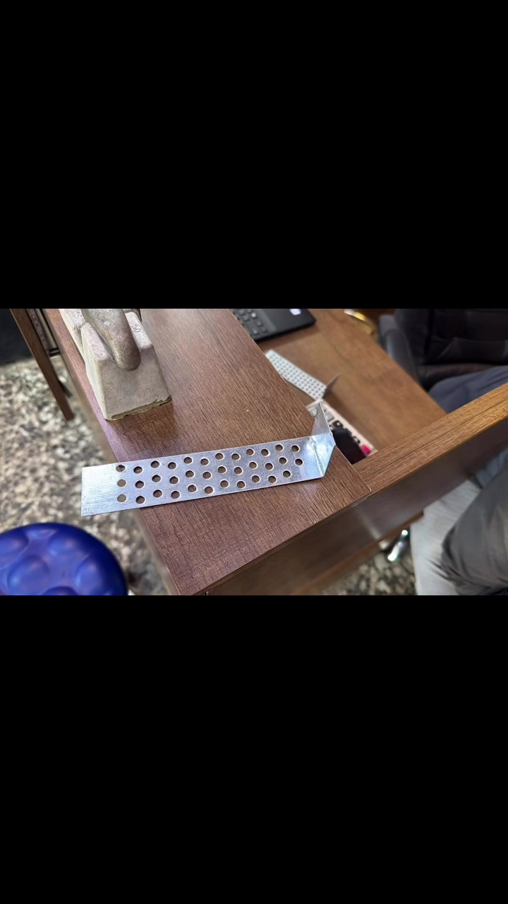 لأن قوة البناء تبدأ من التفاصيل الدقيقة! 🏗️✨
احصل على أفضل مرابط وتثبيتات البناء المجلفنة والمثقبة المصممة لمنح جدرانك ومنشآتك أعلى درجات الثبات والاستقرار.  
 مقاومة عالية للصدأ والتآكل بفضل الجلفنة الممتازة.  
 تصميم مثقّب لضمان تماسك قوي ومثالي مع الملاط والسمنت.  
 سهولة وسرعة في التركيب لتوفير الوقت والجهد على الكوادر والمهندسين. #العراق #بناء #مقاولات
