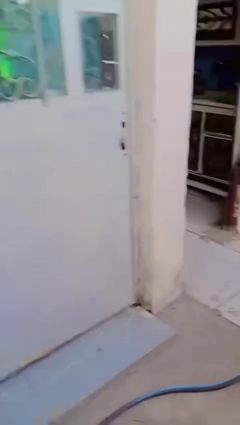 بيت تجاوز البيع  الزعفرانية شارع المعهد قرب المنصه وره جامع ابو سكندر  منطقة كامله ماء كهربائي مجاري كلها كامله 
خدمات كلها قريبه عليك قريب علا الشرع المعهد الخدمي يصير بين منطقة الطابو وبين شارع المعهد الخدمي منطقة حلو وآمنه من كل شي ما عليها  ابن الزعفرانية يعرف بيها وإذا قريب اسل علا المنطقه بيت مرتب حلو ما تخسر اي شي جيب غراضك وكعد وشايف الف خير يحتوي البيت علا التواصل السعر ١٧ وبي مجال تدلل اتصل او راسلني علا الرقم ***********
استقبال 
مطبخ 
هول
غرفة نوم كبير 
حمام 
ترك كبير
