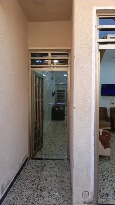 للبيع بيت زراعي بناء حديث مكان الشعب حي المهندسين مساحه ١٠٠م السعر 80
 *********** اتصل على رقم الشرايه مستعجل على بيعه
