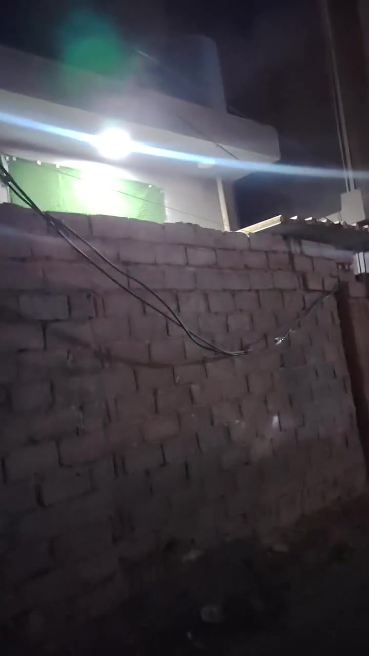 دار مساحه ١٥٠متر واجه ١٣ونص يحتوي علئ غرفه وصاله ومطبخ ومجمع صحيات جنس العقار زراعي سند ٢٥... الموقع حله ورديه داخل قريب علئ الشارع العام لاستفسار *********** السعر ٨٥ وبي مجال
