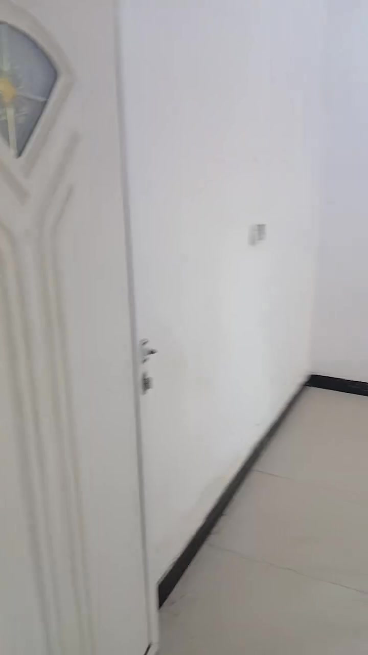 السلام عليكم بيت الإيجار طابق ثاني يحتو على غرفتين نوم أربع شوارع زعفرانيه ستفسار على رقم فقط ***********
