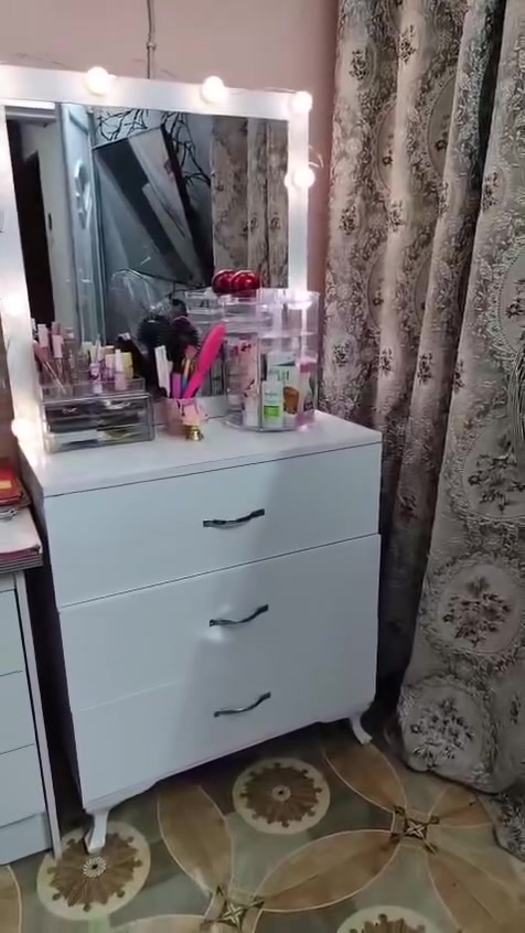 للبيع غرفه + كاونتر مكانهن حريه
