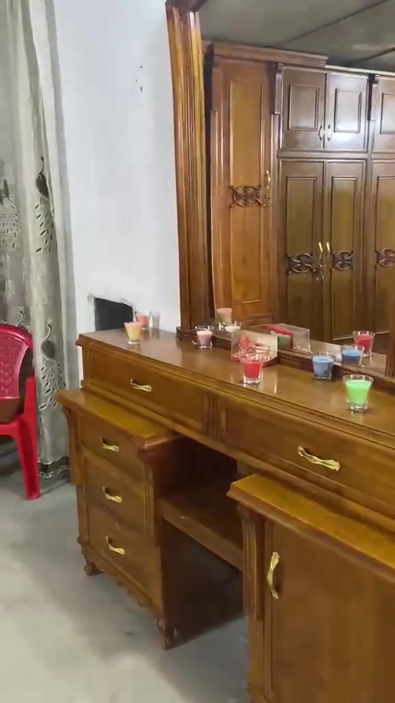 سلام عليكم اخوتي غرفه جديده للبيع صاج عراقي مستعمله شهر فقط شراي يتصل بي خير ويدلل رقمي ***********
