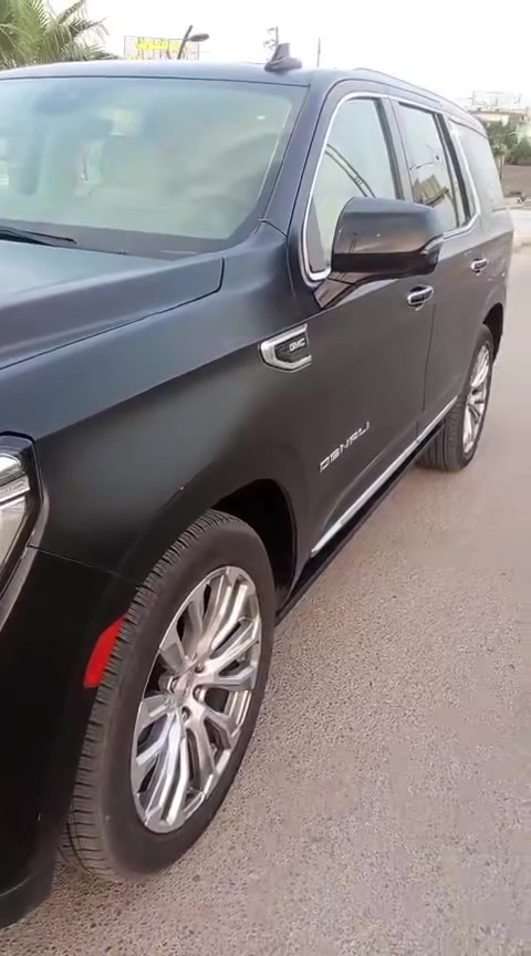 دنالي • ٢٠٢٣ • اسود ملكي