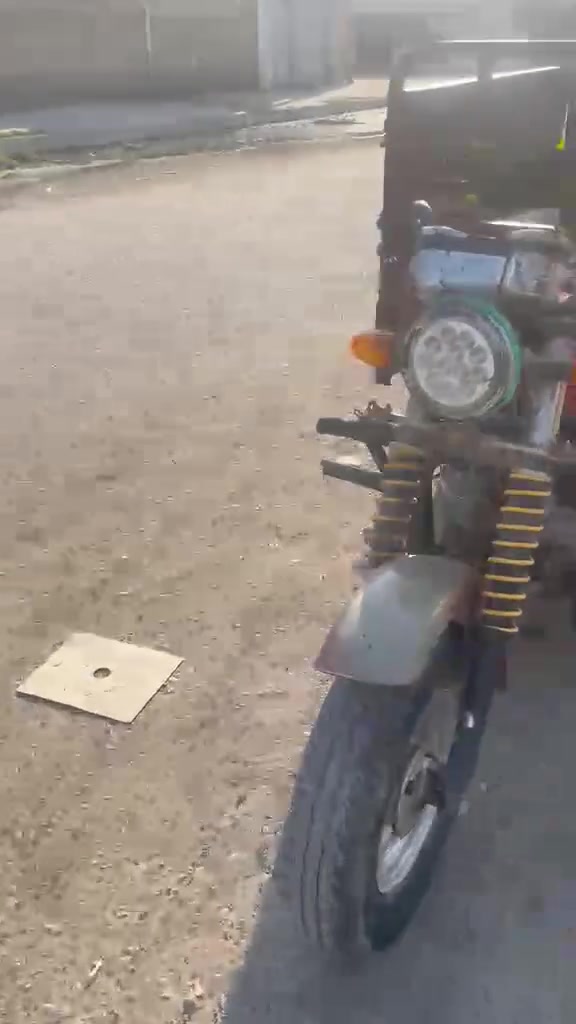 ستوته للبيع نضيفه كلش المكان ابو صيدا السعر ٩٠٠ وبيها مجال اوليه
***********
