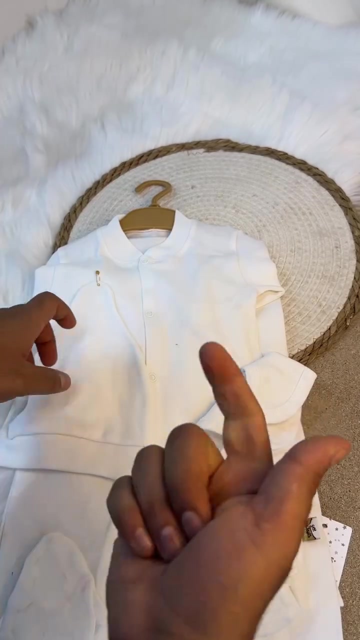 🤍 سيت 5 قطع أبيض سادة 🤍

سادة ومرتب، ومناسب كلش للتجهيز 👶🏻✨
والأحلى؟ 😍
اللي يريد يطرّز عليه أو يكتب اسم طفله يطلع بشكل كلش راقي ومرتب 🥹🤍

🎀 مناسب للولادي والبناتي
✨ اختاروا الاسم والتطريز على ذوقكم
🎁 هدية حلوة ومميزة للتجهيز
