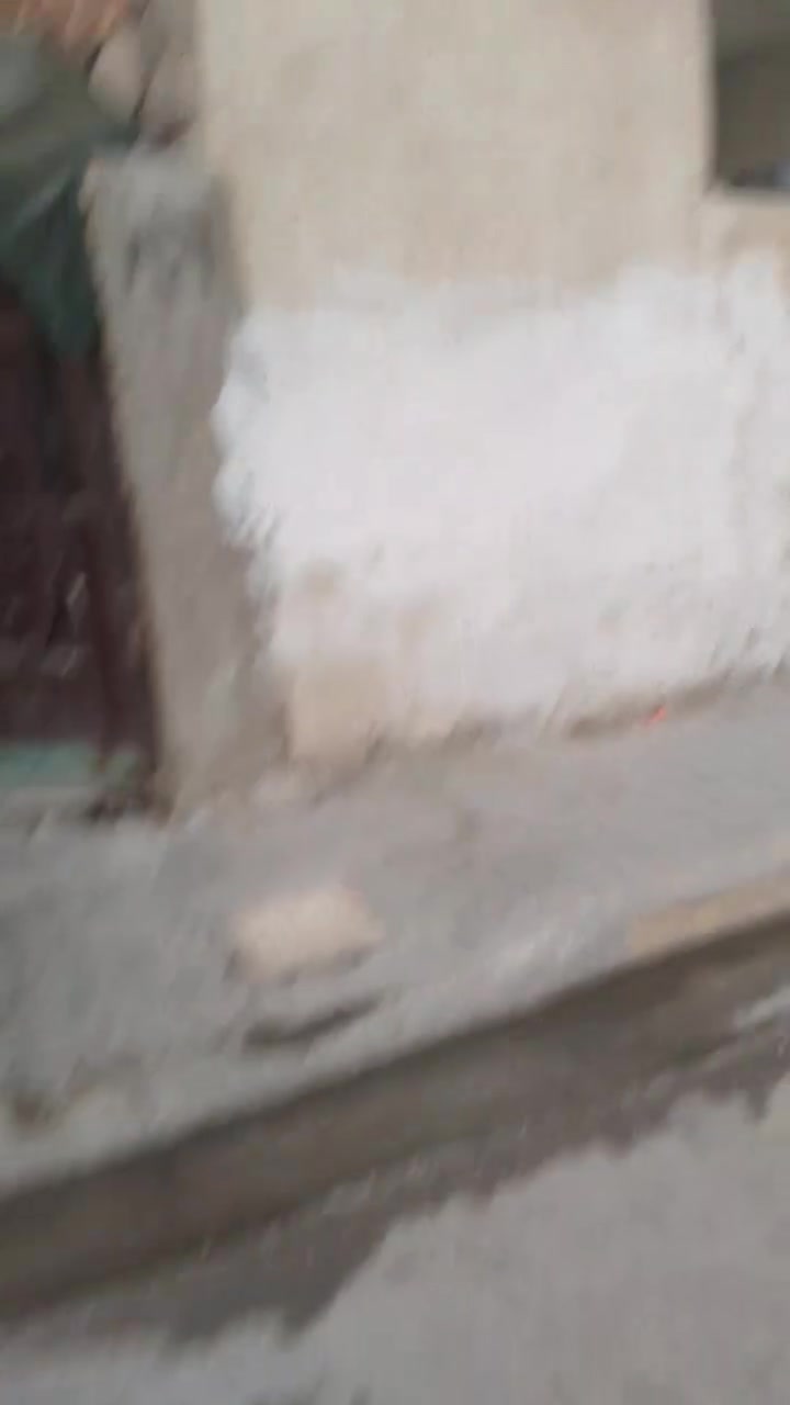 السلام عليكم ورحمه الله وبركاته بيت للبيع جكوك قرب المعارض مساحه 120ثلاث طوابق 7غرف الطابق الثالث هيكل  الاتصال ***********@
