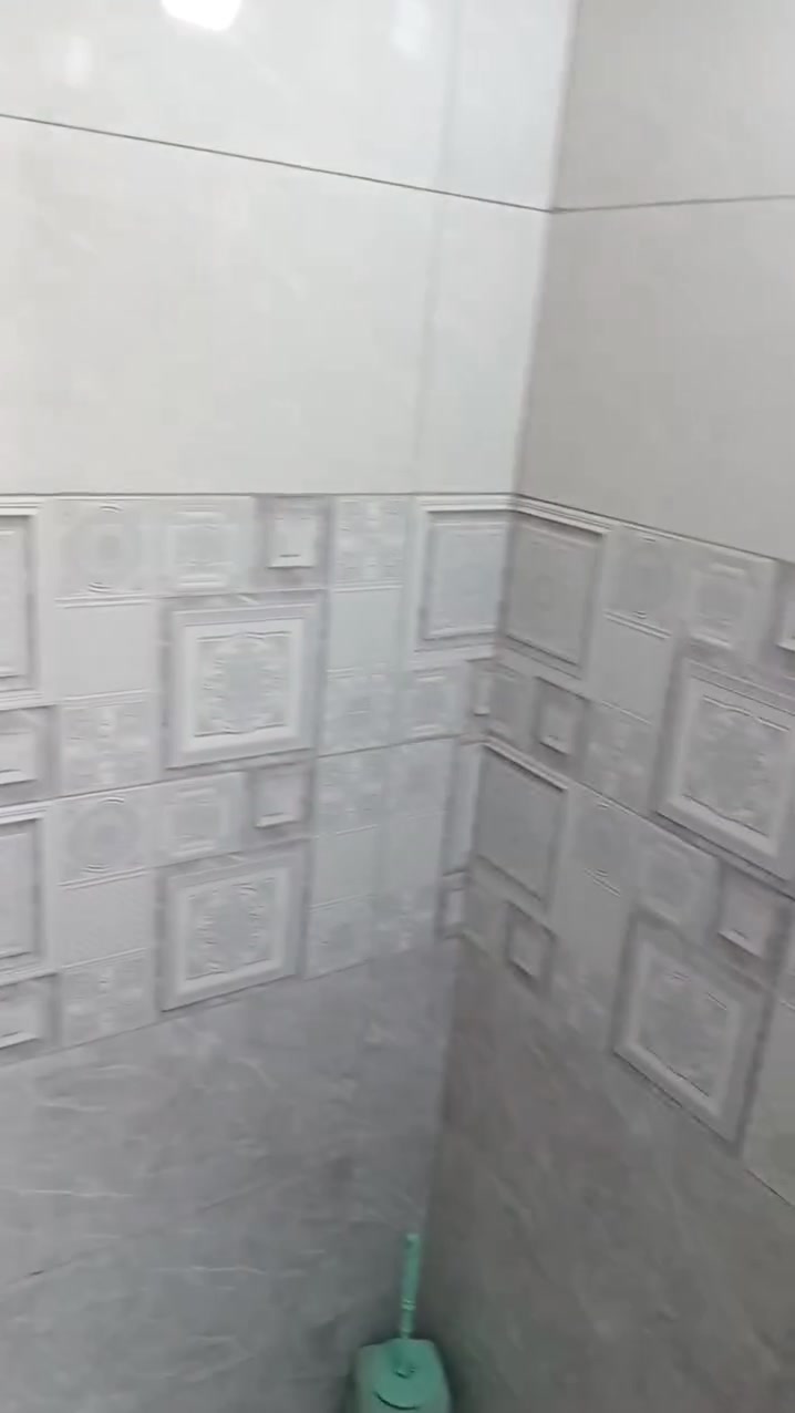 من رخصة الادمن المحترم بيت للبيع أو الإيجار تقاطع النهروان قريه ٨ كول الخدمات موجوده مي  مستمر انترنيت ضوئي سحب وطني خط مولد جاهز تبليط غرفتين نوم صاله استقبال مطبخ صحيات بناء جديد شرط كون عائلة صغيرة ومرتبه ونظيفه ***********جاهز للسكن قريب من التقاطع ٣٠٠م
