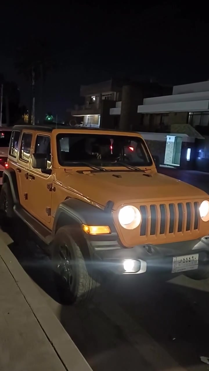 تعديل /بيع مستعجل ونزلت السعر
جيب رانكلر ٢٠١٨ سبورت ان لمتد امريكي للبيع فقط بدون مراوس
سياره غرق بسيط جدا وتعتبر كلين لاضربة ولاتبديل ولابارد ولاصبغ  
نظيفة ومال بنيه وكلش محافظه عليها 
محرك ٦ سلندر ٣٦٠٠ 
لون مميز برتقالي 
رقم شبه مميز
ماشيه ٦٣ الف ميل
مكاني بغداد / بارك السعدون 
عارضتها ب٢٠٠ وبيها مجال 
الي يحب يستفسر مراسله او اتصال ع وتس اب ادزله التقرير مال سياره 
***********
