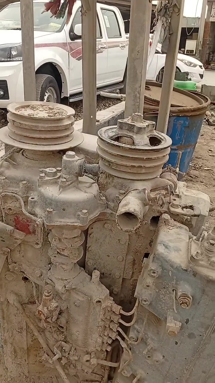محرك حفارة هيتاشي هينو 6 سلندر حجم 300 داش تو مفترة عين وحدة بي بالمتحرك للبيع موجود ويا سلف ودينمو وبم گاز ونازلات كاملات بسعر مناسب للبيع مستعجل بهذا الفيديو الموضح للاستفسار الاتصال على الرقم ***********.
