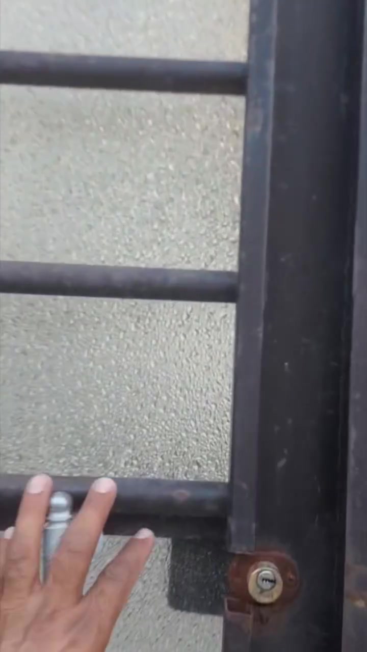 السلام عليكم 
بيت للبيع المساحه ١٠٠م باب الهوئ قريب السوك
يحتوي على غرفتين وصاله ومطبخ واستقبال وصحيات داخل وخارج طابو ملك صرف سند ٢٥
السعر ٥٤ مليون وقابل للتفاوض
البيت بناء شخصي درجه اولى جاهز من كلشي
للإستفسار الاتصال ***********
