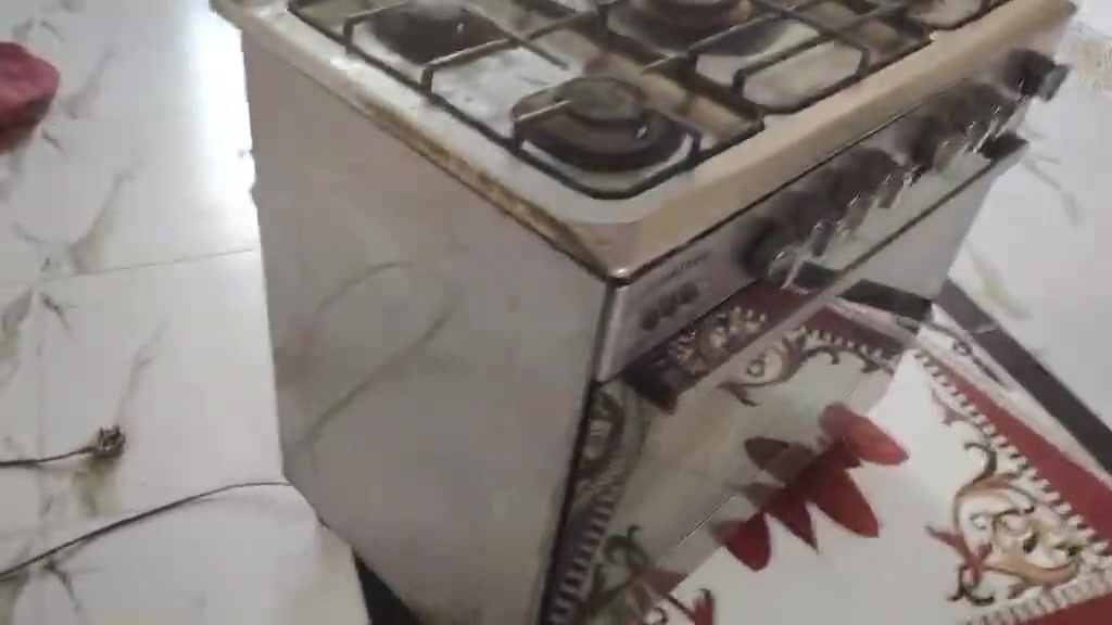 طباخ نظيف سعره مناسب المكان الديوانيه السنيه  *********** بي واساب
