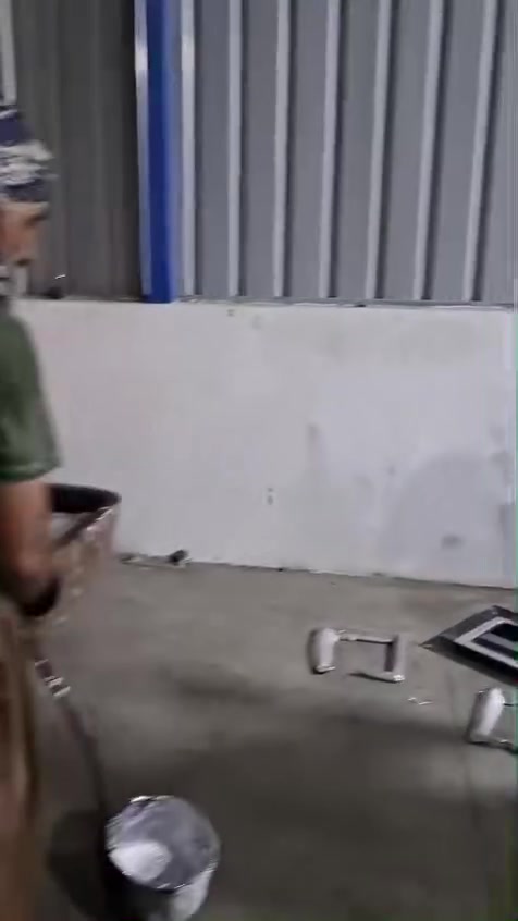 السلام عليكم  معمل صهر الالمنيوم للبيع جاهز للعمل فرن سعه ٤ طن مع قوالب عدد ٩ + فلتر بيئه دخان + شوكيه مستيبوشي ٣ طن ياباني اصلي  + مولد كمنز ٢٥٠ كيفي + خطوط  كيبلات للمعمل مع بورد سيطره الكهرباء +  تانكي كاز سعه ٥ آلاف لتر + تانكي نفط١٥ الف لتر مع نظام فلتره مع تسخين النفط مع كافه تفاصيل اخرى للاستفسار 
***********
