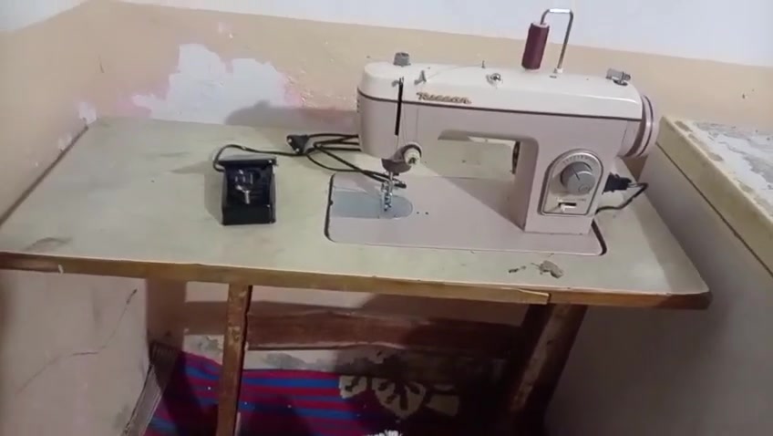 مكينة خياطه للبيع للتواصل ***********
