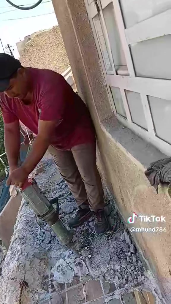 سلام عليكم يوجد كادر عمل لكافه الاشغال المذكوره رقم الهاتف ***********
