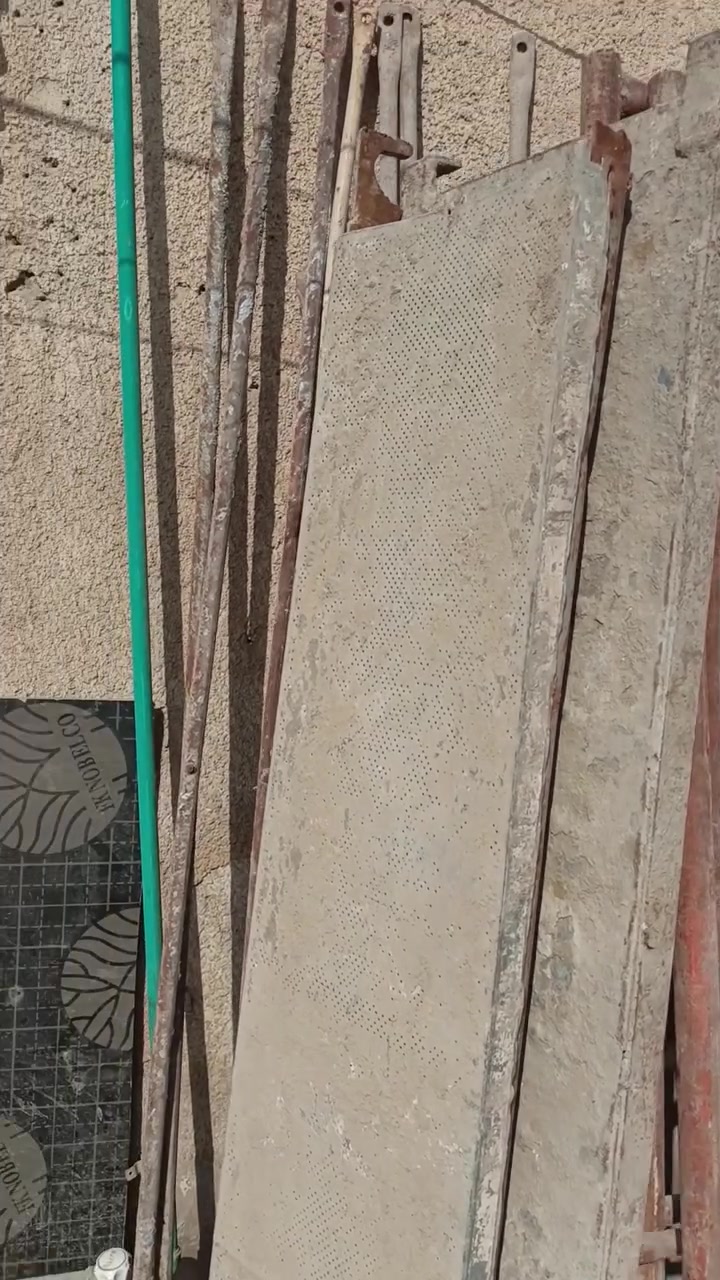 السلام عليكم اقفصاص للبيع المكان مالته حله ثوره هذا رقم تلفون لا احد يجي خاص والشراي بخير ويتدلل***********,
