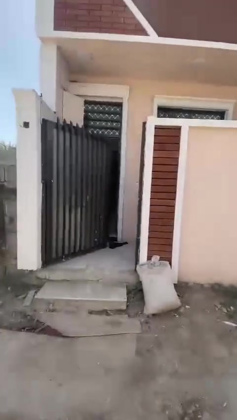 دار للبيع ٧٠ متر الدوره هوررجب  خلف المجلس البلدي  كامل خدمات    يرهم قسط 
طابقين 
٢ غرف 
مطبخ صغير 
صاله 
صحيات داخلية وخارجية
سعر مناسب ويرهم اقساط 
الاستفسار ***********
***********

