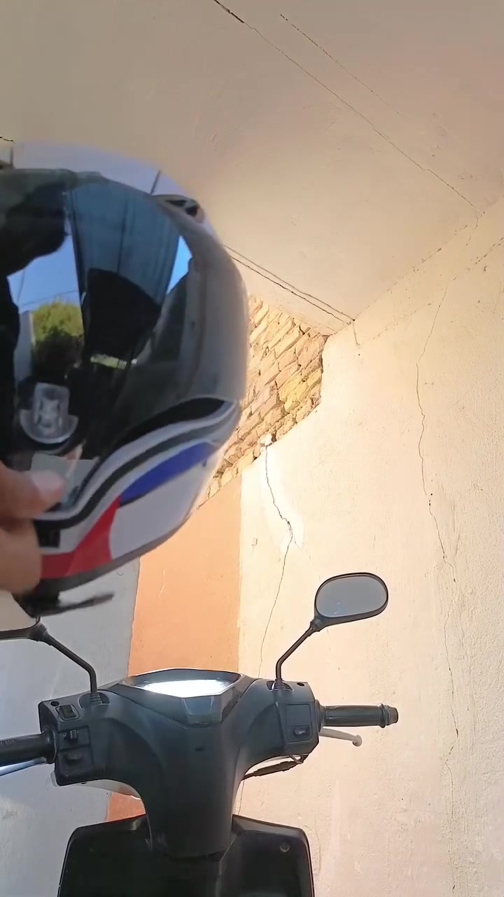 سلام عليكم من رخصت الادمن 
خوذه جامه قلاب مضلل وبعد وياها جامه احتياط شفاف  السعر ٤٥ الف قفل لان ماخذها غاليه مكاني كربلاء *********** واتساب
