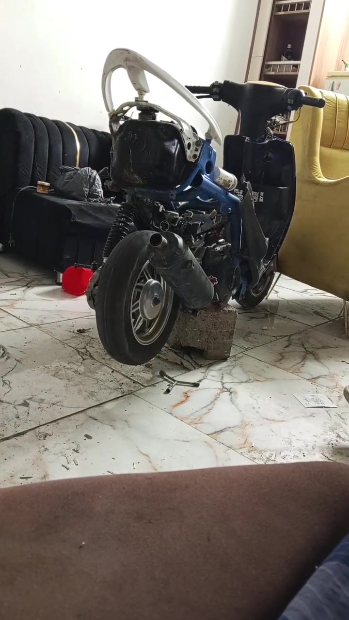 ماكس للبيع كوم حديد شغالة بس ملف مكطوع سيم منة. زعفرانية سعر 200. مجال قليل بي
‏‪***********‬‏
