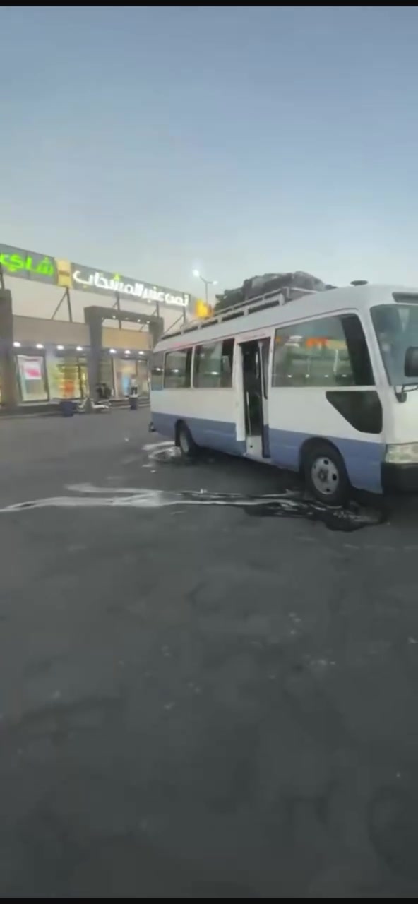 سلام عليكم عيني سياره مديل2002 تبريد خير من الله حداديه خير من الله تخم تاير جواه سياره حلوه نضيفه وبجهك ال شارع مكان سياره بصره اربع شوارع السعر180وبيه مجال ***********
