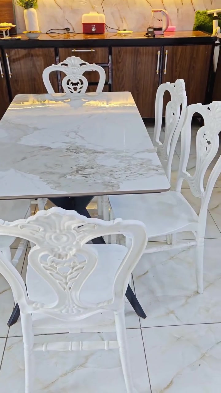 ميز طعام • ٦ كراسي • نضيف