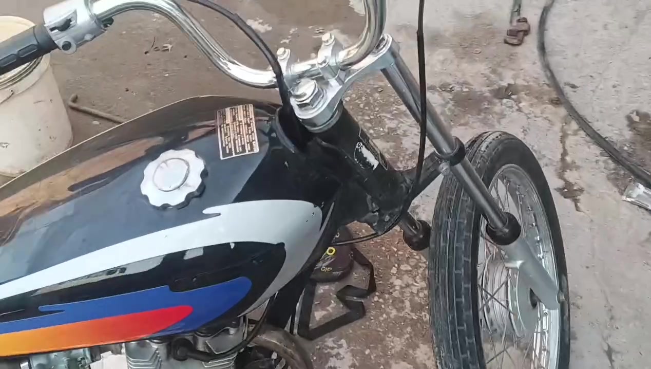 دراجه للبيع خير من الله بس بدون سعر ٤٠٠الف بيه مجال للشراء عنوان بغداد جسر ديالى لاستفسار هاذ رقمي ***********
