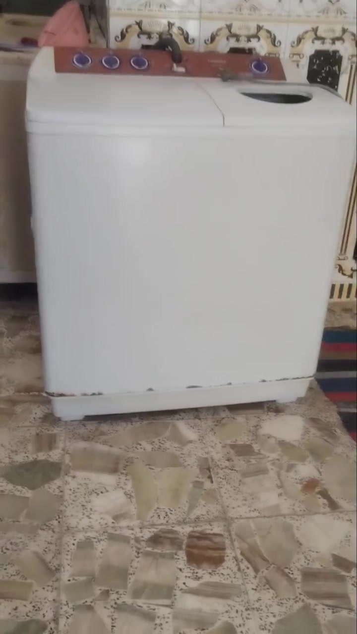 السلام عليكم من رخصة ادارة الكروب المحترم
عندي هاي الغساله حجم كبير 
مستخدمة بس بعدهي جديده مثل ماواضحه كدامكم بالفيديو
#للبـــــــــيع
السعر 150 الف 
بيها بس الماطور مايشتغل 
احسن ماتشتري وحده جديده سعرها 500الف و 400الف 
هاي عوزها فقط ماطور 
اني مامحتاجه الله شاهد عندي وحده غيرها 
اي واحد يريدها يتصل على رقمي ***********
المكان مشخاب قرب  تمثال  عبد ال واحد ال سكر🐎
