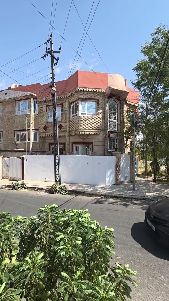 🏠🏠للايجار للايجار دار تجاري او سكني 
📐 مساحة ١٥٠م  على 🛣️شارعين 
🌐موقع تجاري حي الصديق قرب مكتب
👈يتكون من طابقين
🌟ط١/كراج داخلي وصحيات خارجية  هول كبير وغرفتين نوم مع سويت ومطبخ حار وبارد وصحيات
🌟ط٢/ ٣ غرف نوم وهول وصحيات
🏪للاستفسار مراجعة مكتب قمة البنيان او الاتصال على الارقام
 🌐 حي الصديق مقابل جباية كار سابقا
☎️*********** ☎️*********** ☎️*********** ☎️***********واتساب
