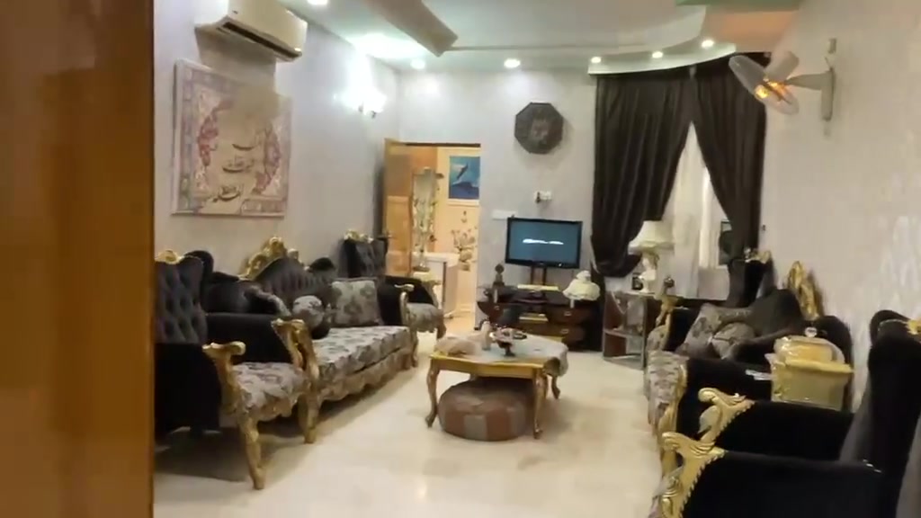 دار للبيع حي المتنبي الكوفة خلف الشارع العام المساحة ١٥٠ م + ٢٠م  طابقين يحتوي على
٣ غرف نوم

٣ حمامات 

٢ صاله

استقبال 

مطبخ 

بناء ٢٠١٨ 

واجهة ٨ نزال ١٩

البيت بحالة ممتازة جدا 
طابو صرف السند باسمي

اتصال فقط 

***********

السعر ٣٥٠ مليون غير قابل للجدل

