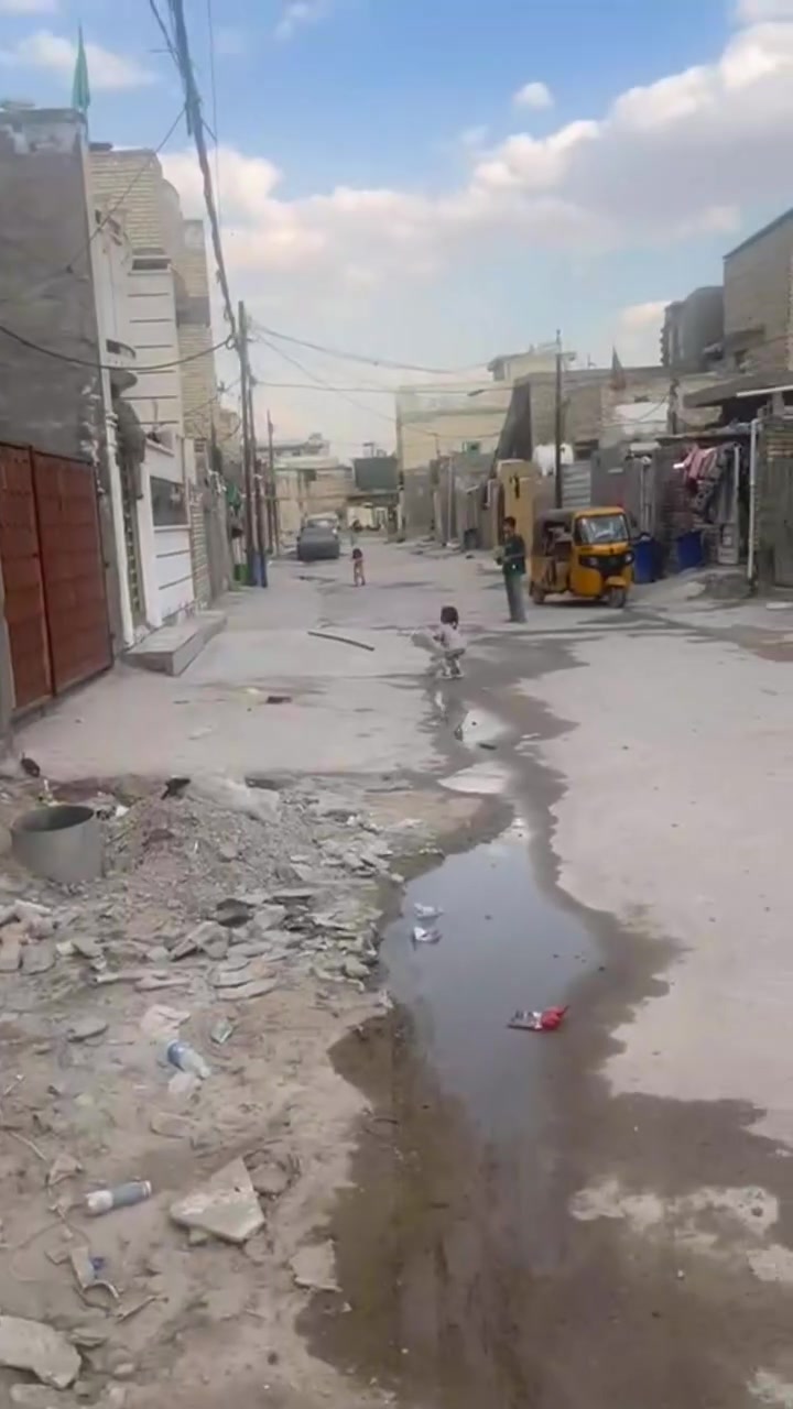 السلام عليكم بيت مساحه 90 متر طابقين مقابيل قطاع 72   ب البدايه ثاني فرع عن الشارع العام  للاستفسار الاتصال ب الرقم ***********
