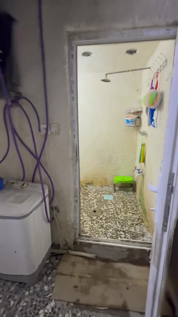 > 🏡 بيت للبيع - طابو صرف
>  * المساحة: 75 متر 
>  * الملكية: طابو صرف (ملك صرف جاهز للتحويل).
>  * الموقع: [الشعب  / الجمعيات  / قرب عمار ابو دهن ].
>  * المواصفات:  طابق ونص 
>  * حالة البناء:  / مجدد بالكامل / 
>  * الخدمات: كامل الخدمات متوفرة (ماء، كهرباء، مجاري، وتبليط).] ( السعر بعد الاتصال للجادين).
> 📞 للإستفسار والتواصل: ***********]
