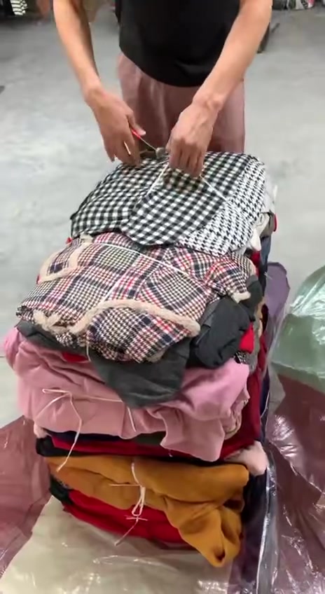 العنوان بابل الإسكندرية شارع المعمل مجاور مصرف الرافدين اسم محل احمد باله *********** لا يوجد فرع ثاني فقط محل واحد بل الإسكندرية وقت دوام من ساعه 3 عصر الي 12 بليل لا يوجد حجز للملابس لا يوجد خدمه توصيل يوجد عدنا كسر بالات يوميا٧
