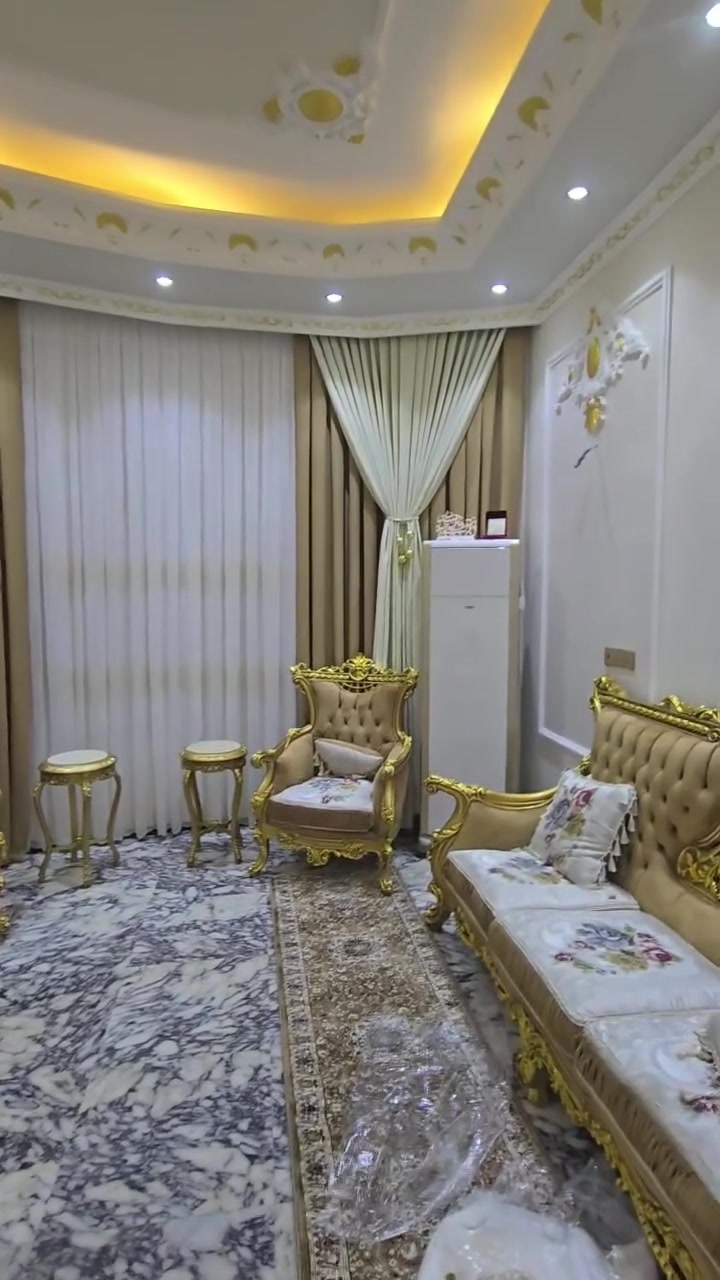 كنب • ماكو تفاصيل