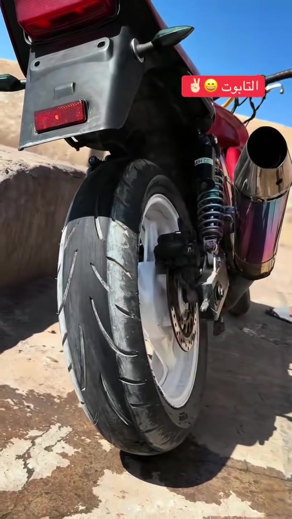 السلام عليكم 
CB400  للبيع او مراوس مع فرق 
بطحه نضيفه حيل 
كير محرك كله شرط 
شلعه ومعدل فول 
تايرات جدد 
ضفيره شرط 
كهربائيات شغاله
دبلات جدد
اوراق موجوده اصوليات شرط
الشراي يتصل ***********
