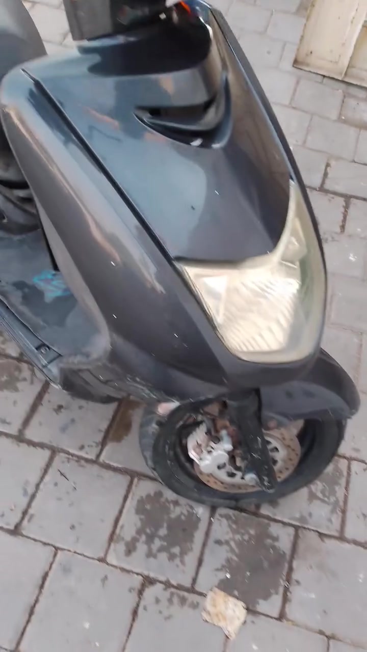 دراجه سكنس ياباني نثيه جديد قبل فترة اخذتها من الرنبه شغاله نكره سلف او مابيها اي نقص كول اغراضها اصلي مالتها السعر 700 الف فقط امبدل الكابريتر نوع ABK  والباقي كولها اصليه مال الشركه الدراجه صوتها شبه خرسه او مشيه ايخبل او تعال او فحص الي حاب يشتري الاتصال على الرقم او مراسلتنا عبر الواتساب ***********
