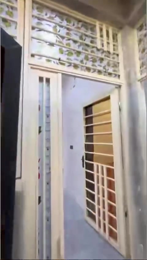 يا الله سلام عليكم بيت للبيع مكان سديناويه طريق سياحي او طريق ريسي ثنينهن بصفه من تعبر مركز شرطه فرع مقبيل صيدليه روان مساحه120غرفتين صاله مطبخ صحيات ديوانيه طارمه زغيره البيت مرتب بناء جديد فارغ حالين سعر 57وبي مجال ***********
