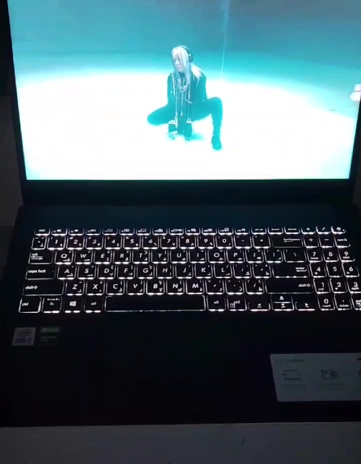 لابتوب ASUS VivoBook بمواصفات عالية وقوية للبيع  
​جهاز قوي مخصص للأداء العالي (برامج الهندسة والرسم والتصميم مثل AutoCAD و Revit، المونتاج، والألعاب).  
​الموديل: 
ASUS VivoBook (X571LH / X571L)  
​المعالج (CPU): Intel Core i7-10870H (جيل عاشر، 8 أنوية و16 مسار، تردد يصل حتى 5.0GHz فئة الأداء العالي H)  
​الذاكرة العشوائية (RAM): 16 جيجابايت DDR4  
​التخزين (Storage): 512 جيجابايت SSD NVMe (سريع جداً )  
​كرت الشاشة (GPU):
​خارجي منفصل: NVIDIA GeForce GTX 1650 بسعة 4GB  
​داخلي اقتصادي: Intel UHD Graphics  
​الشاشة: 15.6 بوصة بدقة Full HD (1920×1080)
​النظام: Windows 11 Pro أصلي ومحدث بالكامل . صلاح الدين 📍