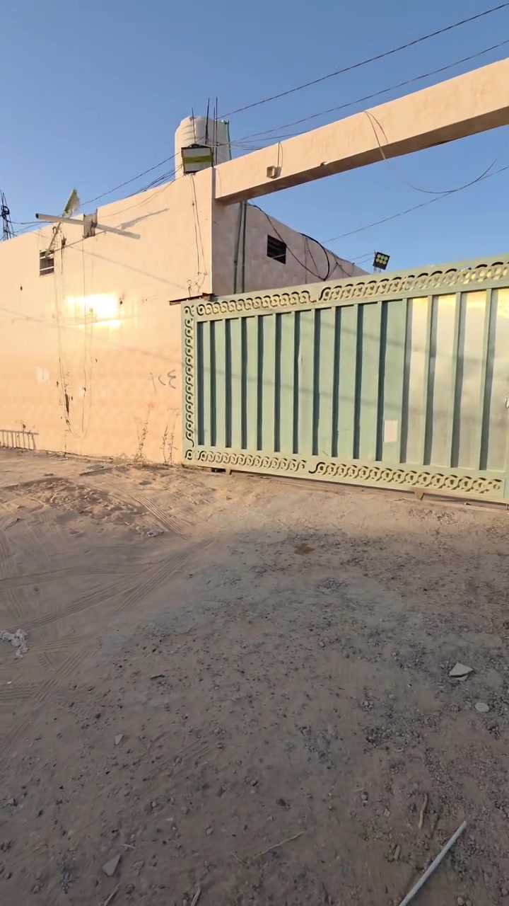 يا الله، اللهم صلى على محمد وآل محمد جملون 400 م. مربع معروض للبيع النجف الإشراف سايدين المطار. يصلح إلى دور سكنية، أو مدرسة أهلية. السعر ٧٥ للاستفسار اتصال على الرقم التالي واتس أب***********
