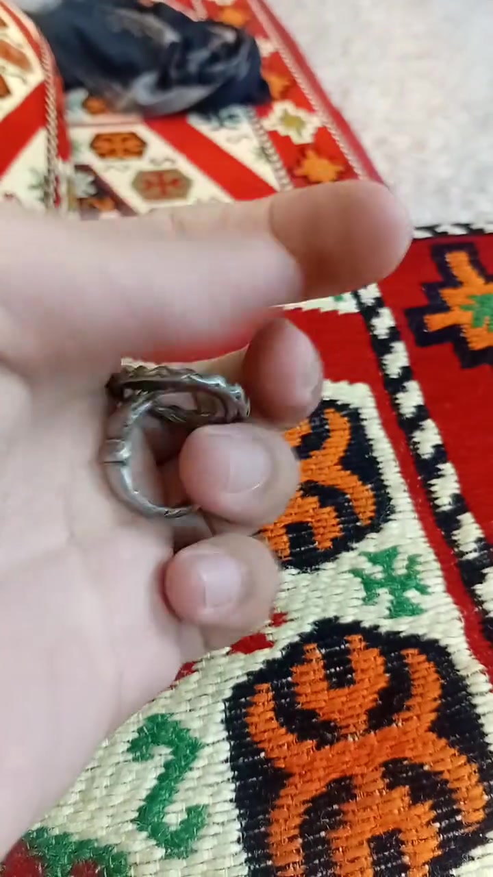 السلام عليكم للبيع محبس نساء و قالب رجالي وزنه تقريبن بي ١٠ غرامات اثنين بي ٦٥ مع التوصيل *********** العنوان بغداد الدوره
