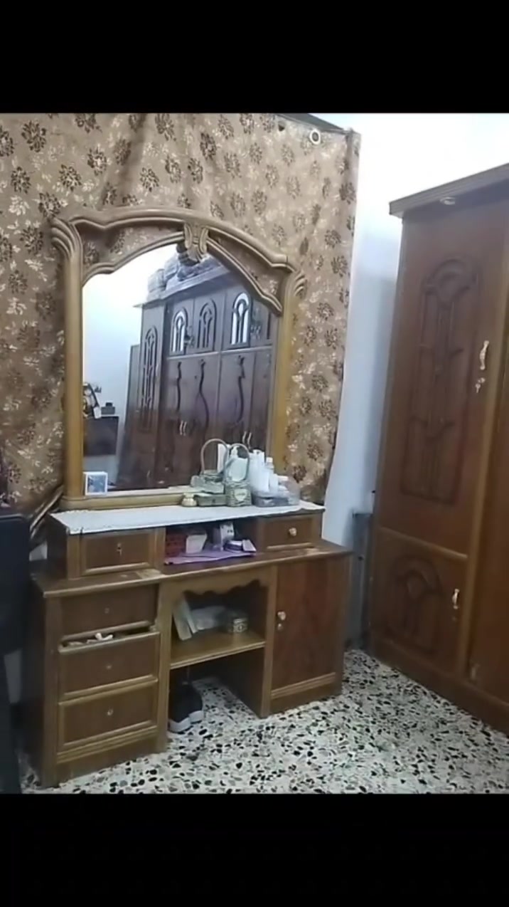 غرفه البيع بغداد جميله سعر ٣٥٠وبيها مجال بسيط  ***********
