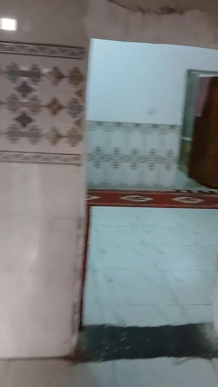 بيت لبيع مساحه 300 متر لبيت بيه 3غراف وصاله وستقبال ودونيه قرب شيخ نعمه بيت يبعد عن تبليط 200متر***********
