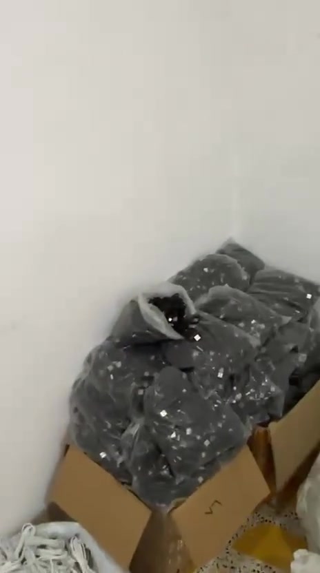 19000هه زار پارچە هموی پیکە وە دە فروشم 2میلیون 500هه زار قفلی تی شوین سلیمانی کە یاندن هه یە ***********
