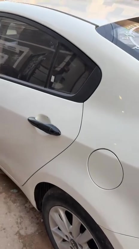 السلام معليكم سيراتو موديل 2018 بيه باب مبدل وربع البنيد صبغ فقط كير مكينة خير من الله تبريدهة ثلج تحكم ستيرن جهتين شاشة كامرة 3 انضمة قيادة مري شفط  سيارة حلوة وناعمة رايده ب 117 وبيه مجال او مراوس اب احدث مكاني بغداد الدورة ***********
