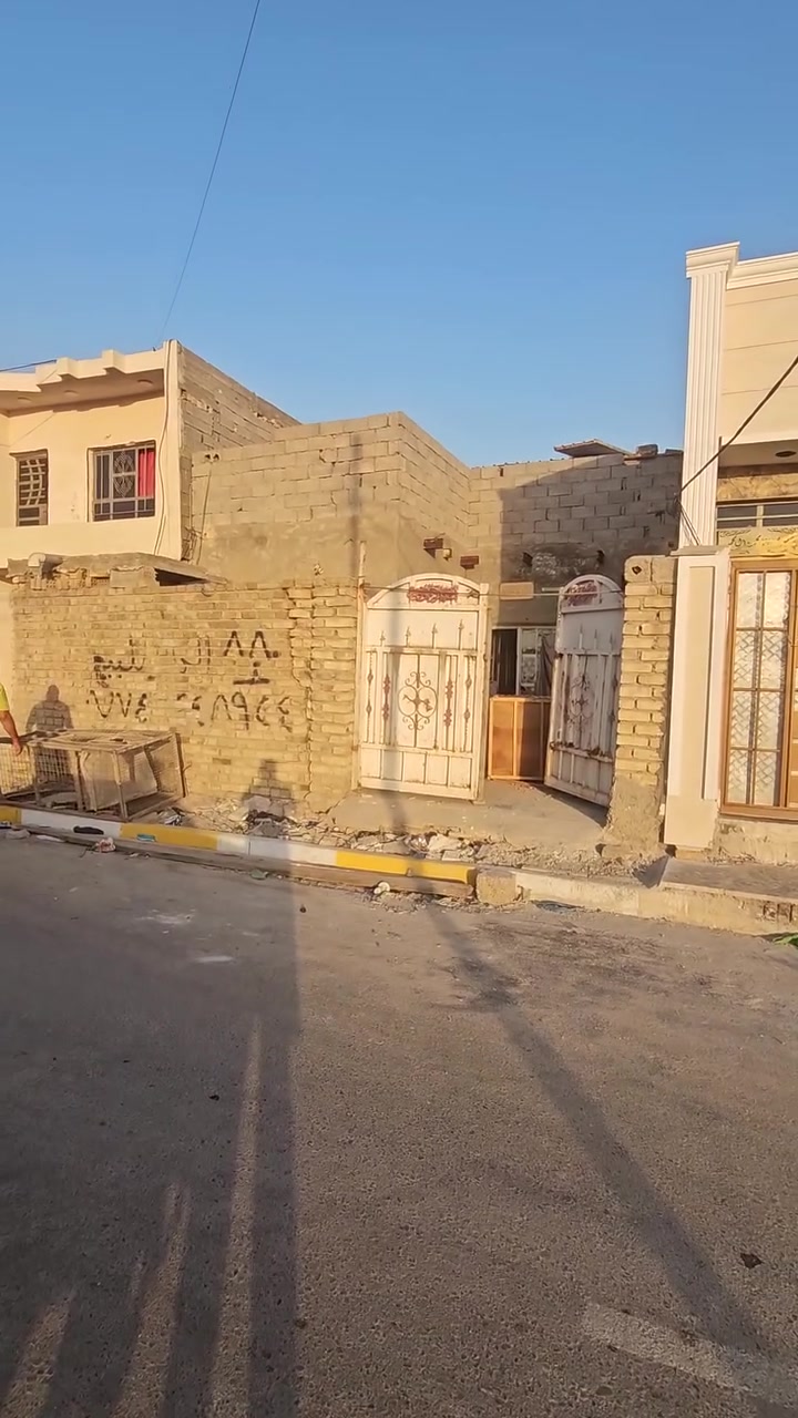 بيت مساحه ١٥٠ متر مبني وكامل عوزه
ترتيب بلوك عكاده خدمات كامله من كلشي لبيت قريب عل شارع 
يرهم نقد وقصد ليحب يتصل *********** مرواس هم
