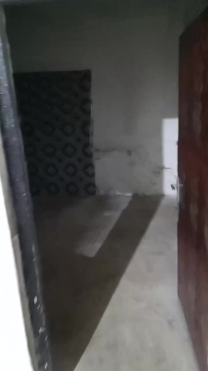 سلام عليكم عندي بيت بل كوفه جموريه 100 لمساحه اريده رهينه 15مليون
