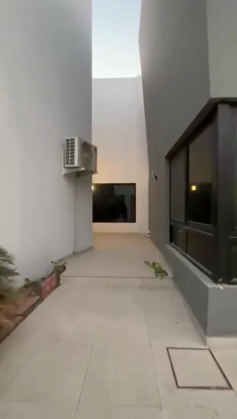 🏡 بيت مميز للإيجار – الحارثية | محلة 213 مربع المحامين 
✨ بناء حديث وبمواصفات اكلاس vip

🏠 طابقين ونصف
▫️. كراج 🌿 حديقة 
▫️. مسبح كبير مع جلسه 
▫️. 6 غرف نوم ماستر+ أدريسنك روم 
▫️. صالة كبيرة ماستر اكلاس 
▫️.هول داخلي كبير 
▫️. مطبخ كبير حار بارد  
▫️.خدمات صحيه عدد 4 

🔎 للاستفسار والتواصل 
📱اتصال ***********

⚜️.يتوفر لدينا عروض ايجار لشركات او اي مهنه تجاريه 
داخل مناطق بغداد 

✨ نستقبل جميع عروض الإيجار 
للعقارات السكنية والتجارية. المميزة
