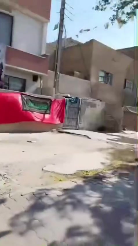 الدار للبيع  مساحته ١٥٠ م في منطقةًالشعب. حي الجزائر في شارع تجاري. 
شارع محطة سما بغداد مقابيل أمانة بغداد 
كلشي موضح كدامك بالفديو ❤️
التواصل. على الرقم 
***********
