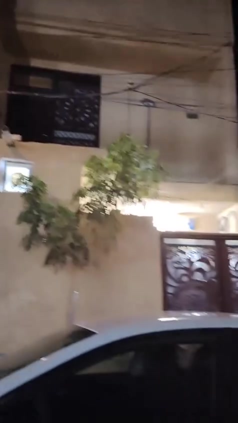السلام عليكم بيت طابقين طابو صرف المساحة 100متر العنوان الطاقة قطاع 17قرب المدارس الطابق الأول يحتوي حمام خارجي واستقبال وصالة وحمام داخلي وغرفة نوم ومطبخ ومنور والطابق الثاني حمام و3غرف وسطح واسع  عالمبادرة تطلوعة60مليون تفاصيل اكثر تواصل مع صاحب البيت ***********
