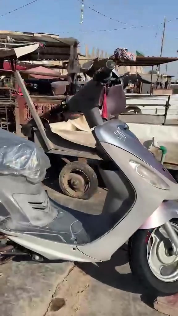 السلام عليكم 
دراجه للبيع /ماكس منغوالي لون مميز وردي ♥️
كفاله عامه وختم واحد ويه مكينه 
زوج تايرات جيلاتين جدد
دراجه مضمومه بل بيت ماطالعه دهن جديد وبانزين مفوله وتصوير موجود 
مكان حله /الحي العسكري 
رجاء الموشراي لايتعبني ولايكسر بحلال الوادم 
السعر 900 وبيها  مجال للشراي ويدلل
***********
